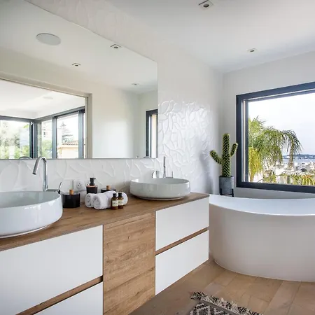 Villa Golfe-juancannes Modern 3-bedroom With Swimming Pool And Sea View