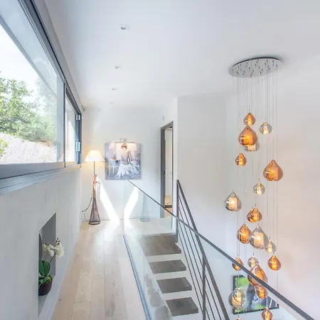Golfe-juancannes Modern 3-bedroom With Swimming Pool And Sea View Villa *