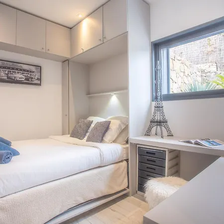 Golfe-juancannes Modern 3-bedroom With Swimming Pool And Sea View