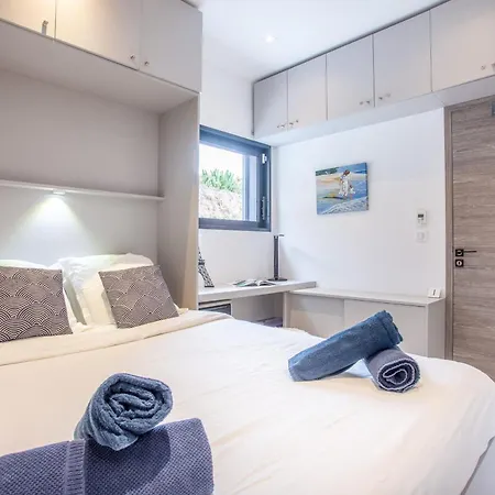 Golfe-juancannes Modern 3-bedroom With Swimming Pool And Sea View Villa