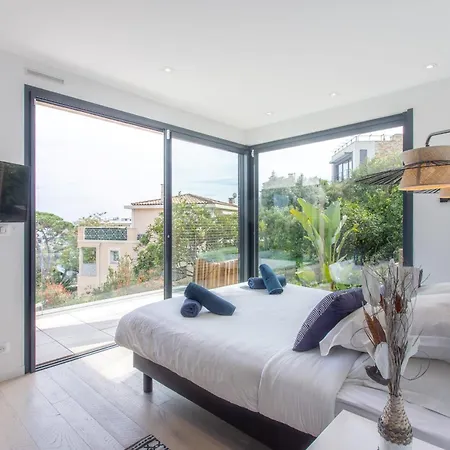 Golfe-juancannes Modern 3-bedroom With Swimming Pool And Sea View Villa *