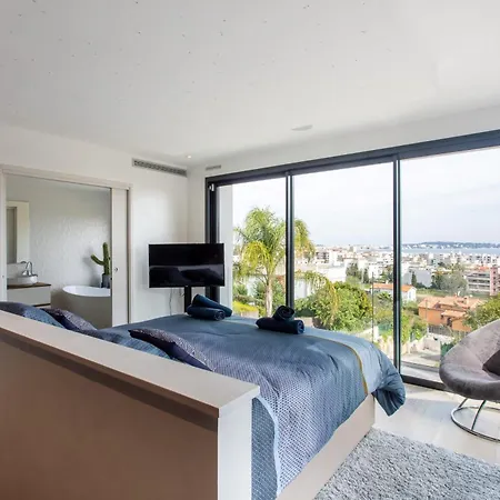 Golfe-juancannes Modern 3-bedroom With Swimming Pool And Sea View Villa Vallauris