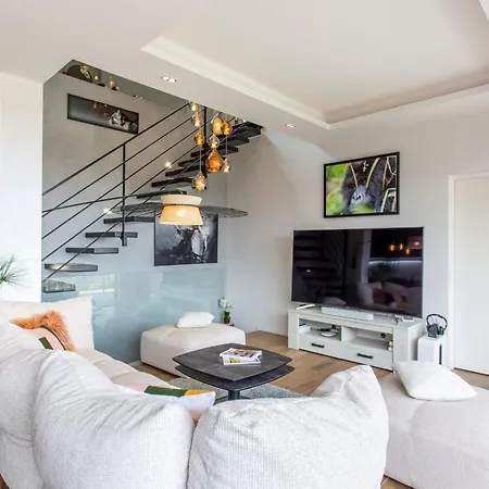 Golfe-juancannes Modern 3-bedroom With Swimming Pool And Sea View Vallauris