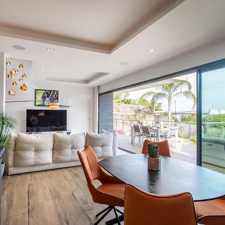 Villa Golfe-juancannes Modern 3-bedroom With Swimming Pool And Sea View Vallauris