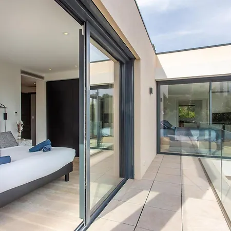 Golfe-juancannes Modern 3-bedroom With Swimming Pool And Sea View *