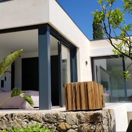 Golfe-juancannes Modern 3-bedroom With Swimming Pool And Sea View Vallauris