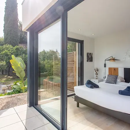 Golfe-juancannes Modern 3-bedroom With Swimming Pool And Sea View Villa *