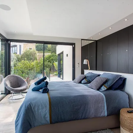 Golfe-juancannes Modern 3-bedroom With Swimming Pool And Sea View Villa Vallauris