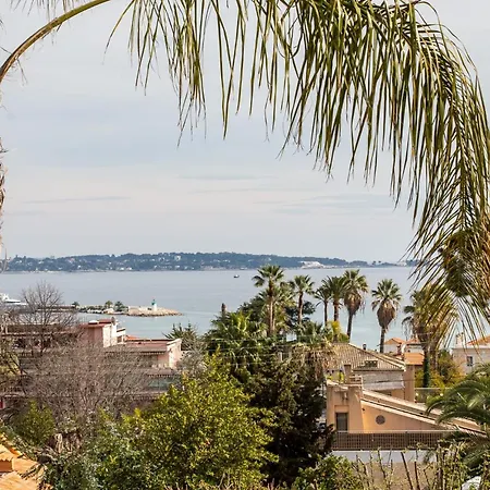 Golfe-juancannes Modern 3-bedroom With Swimming Pool And Sea View