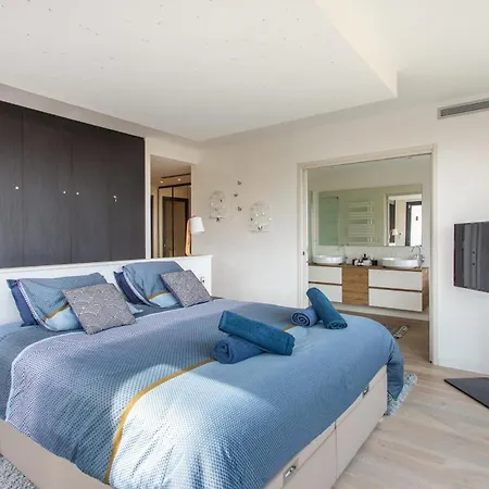 Golfe-juancannes Modern 3-bedroom With Swimming Pool And Sea View Vallauris