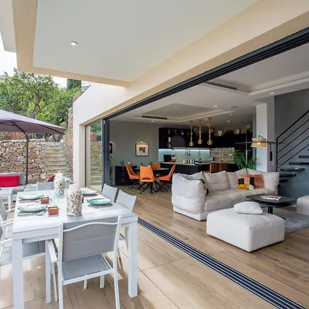 Golfe-juancannes Modern 3-bedroom With Swimming Pool And Sea View